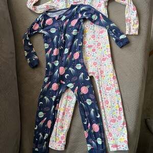 Simple Joys Little Girls 5T Zip Up Pajamas Set of two
